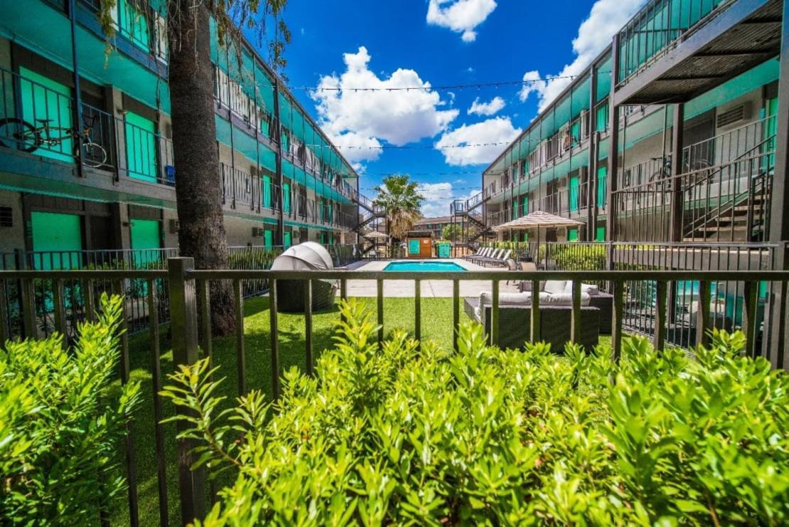 Economy King Bed Suites W Pool, Next To Downtown Austin Extérieur photo
