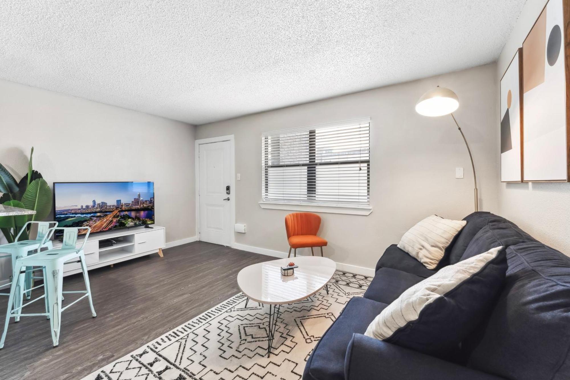 Economy King Bed Suites W Pool, Next To Downtown Austin Extérieur photo