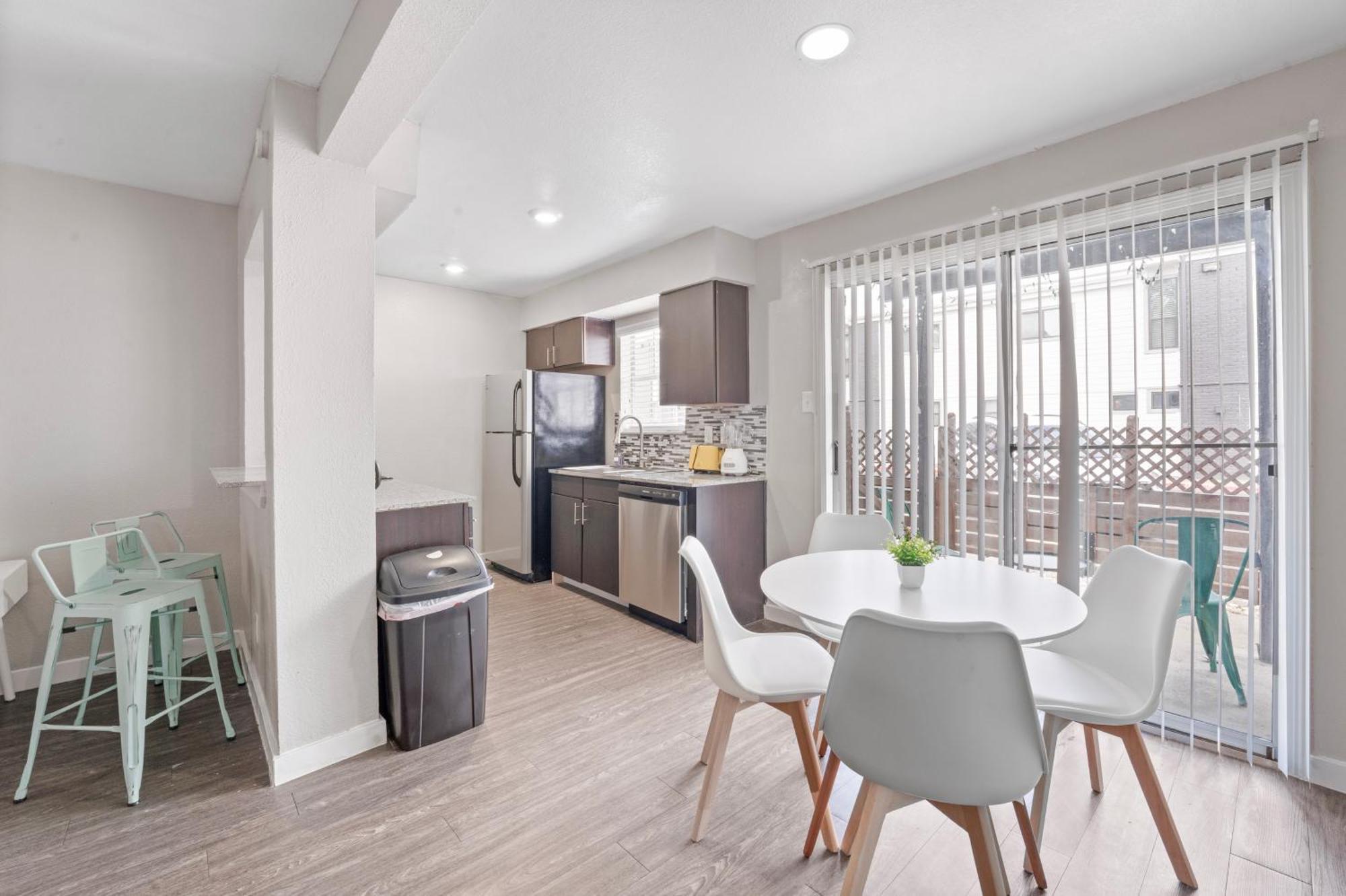 Economy King Bed Suites W Pool, Next To Downtown Austin Extérieur photo
